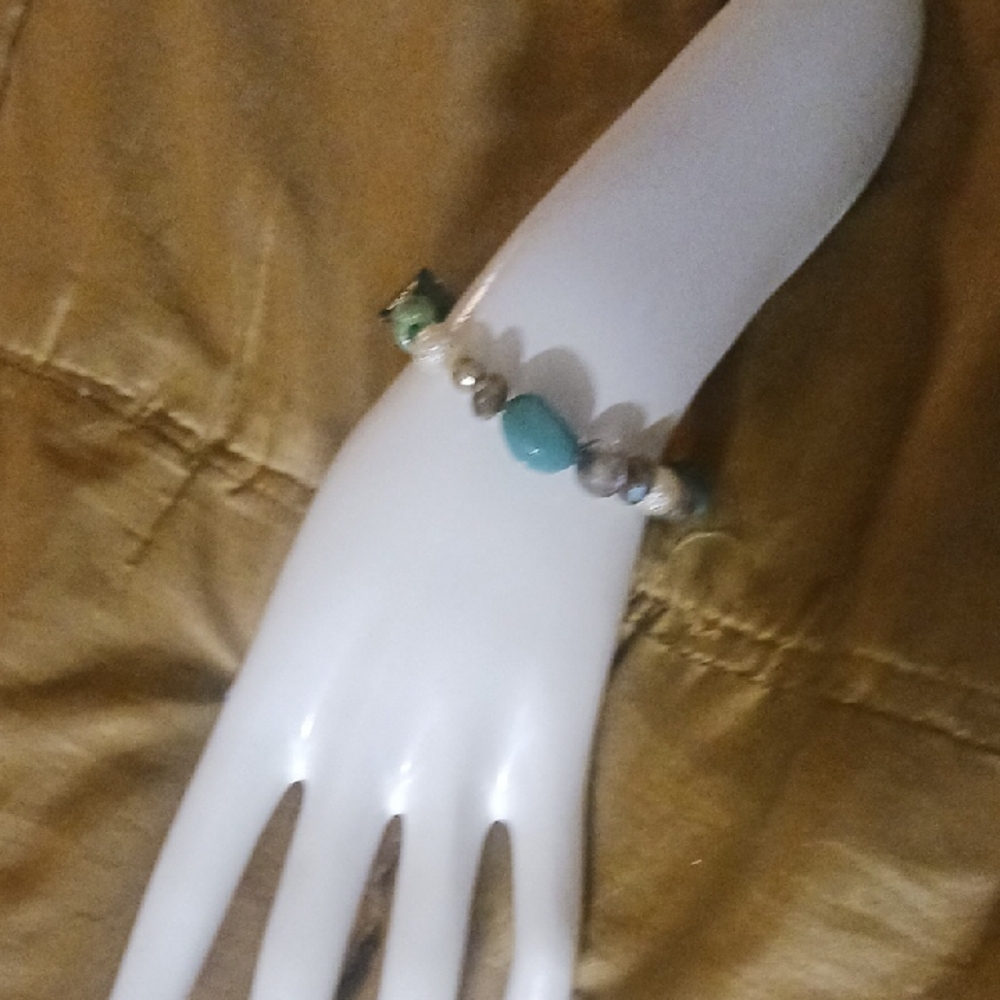 Elegant Turquoise and Silver Bracelet